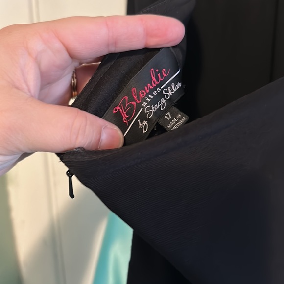 Prom dress. - Picture 3 of 5